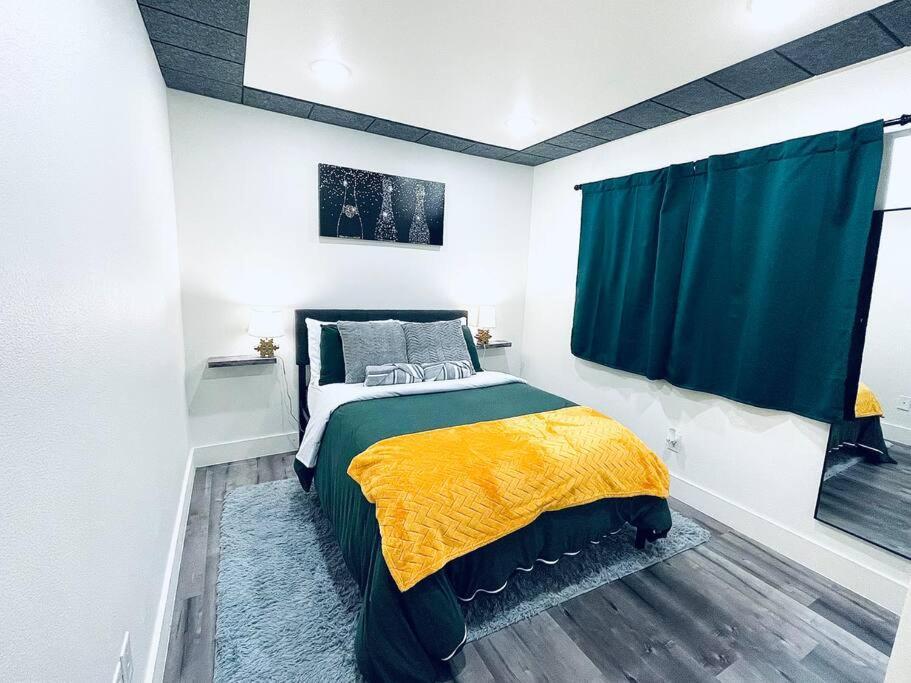Luxe Travel Retreat Near Deep Ellum Apartment Далас Екстериор снимка